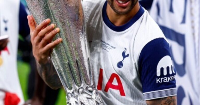 Otro premio para el Cuti Romero tras ganar la Europa League