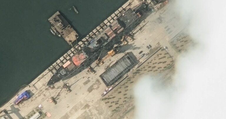 Cómo es el destructor norcoreano que resultó dañado durante la ceremonia de botadura en Chongjin