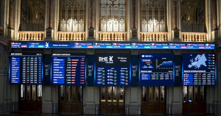 Cayeron las bolsas europeas ante incertidumbre fiscal en Estados Unidos