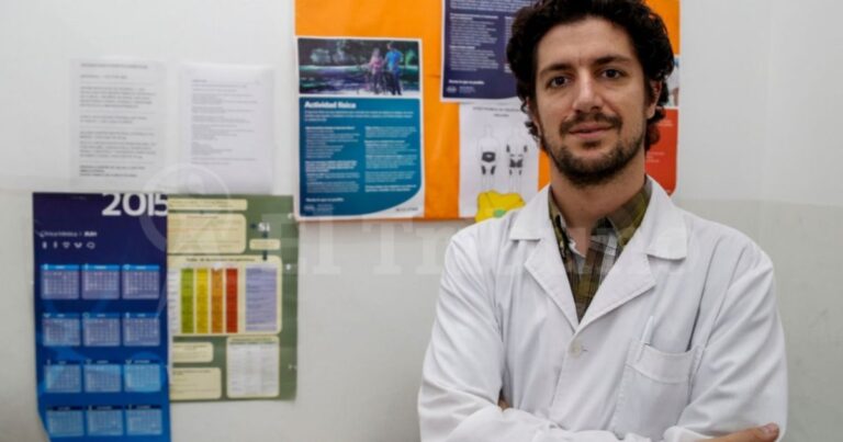 “Al chico lo estamos entrenando para volverse adicto”: advierten sobre los riesgos del uso temprano de teléfonos