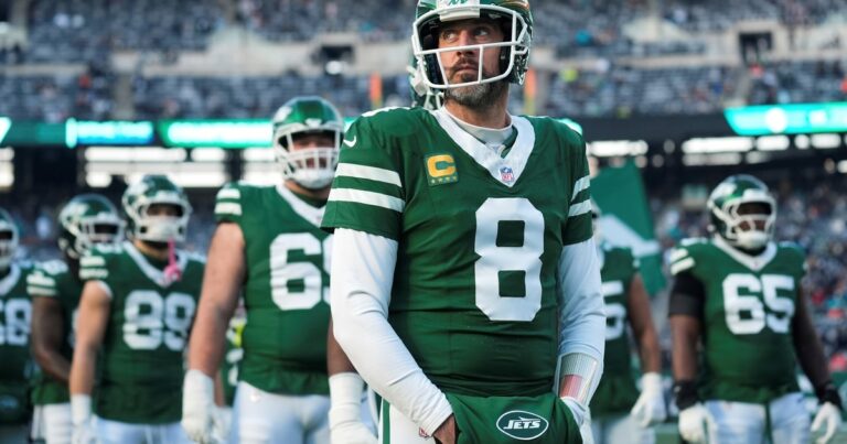 Aaron Rodgers dio una pista acerca de por qué no ha definido aún su futuro en la NFL
