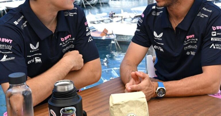 Un divertido paseo: Colapinto y Gasly recorren la base de Alpine en Mónaco
