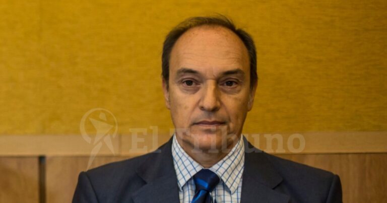 Las instituciones, asediadas