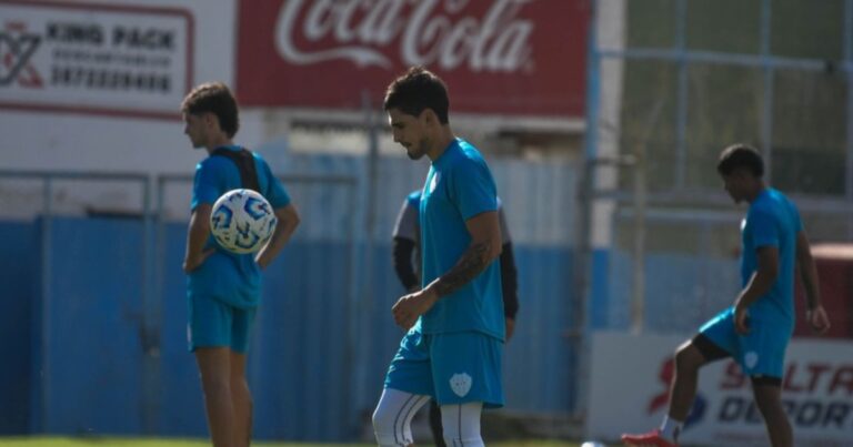 Gimnasia y Tiro alza vuelvo rumbo a Buenos Aires