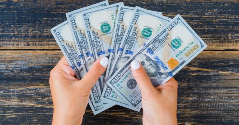 Cuáles son las expectativas de los inversores ante las medidas del Gobierno para que se usen los “dólares bajo el colchón”