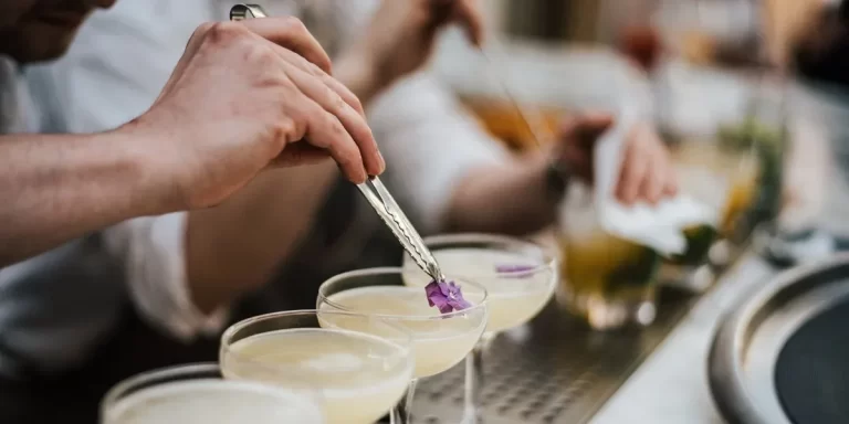 Las nuevas tendencias de la coctelería europea que llegan a Buenos Aires