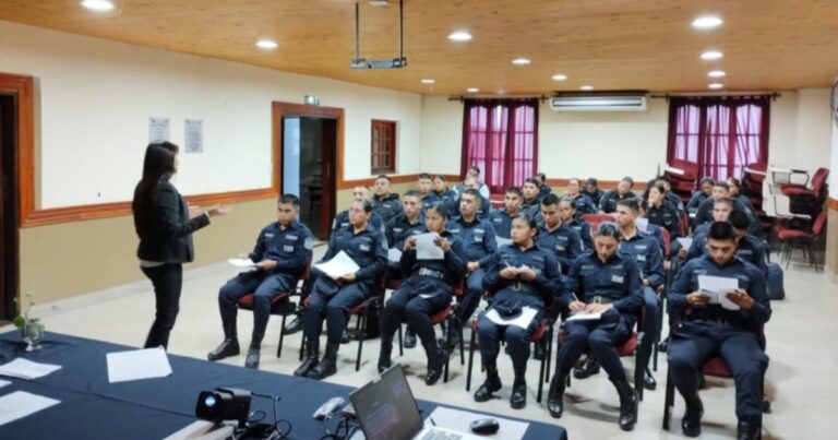 Capacitan a policías salteños para actuar ante vulneración de derechos de menores y personas con padecimientos mentales