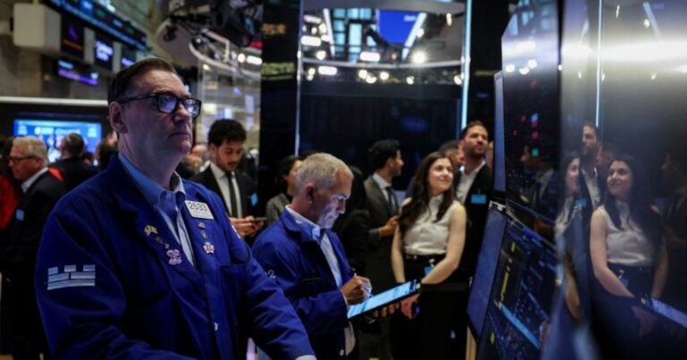 Wall Street cerró con pérdidas una semana marcada por la incertidumbre de la guerra comercial