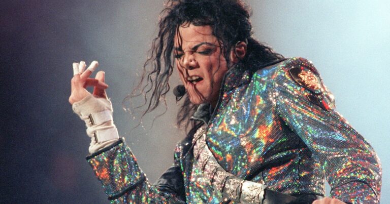 La película biográfica de Michael Jackson podría aplazar su estreno hasta mediados del 2026