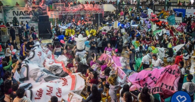 El Banderazo de la Promo 2025 a pura fiesta y alegría