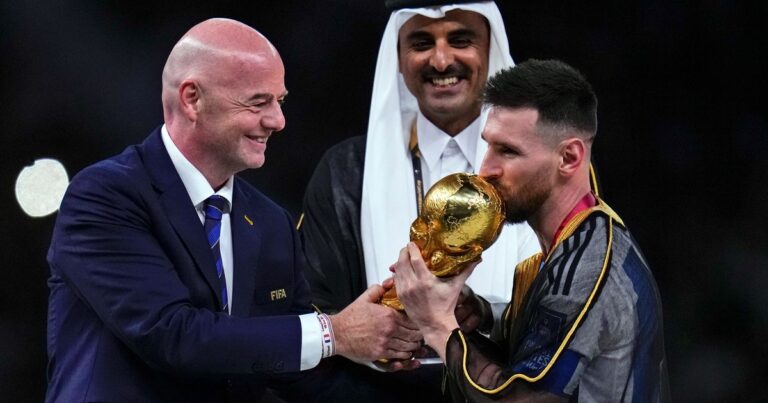 Infantino quiere ver a Messi en más mundiales: “Que juegue el 2026 y el 2030 ¿cuántos quiere jugar?”