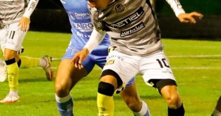 Almirante Brown perdió ante Estudiantes de Río Cuarto y no logra salir del fondo