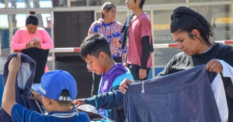 Exitosa jornada del “Perchero Solidario”