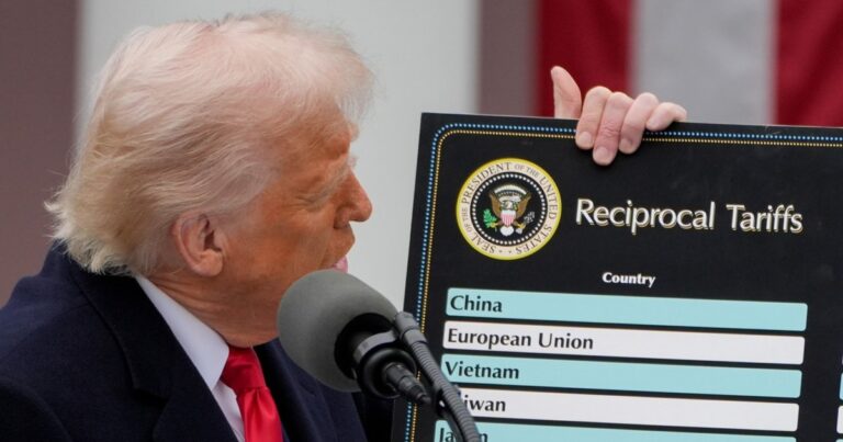 Trump pide subirle 50% los aranceles a la UE