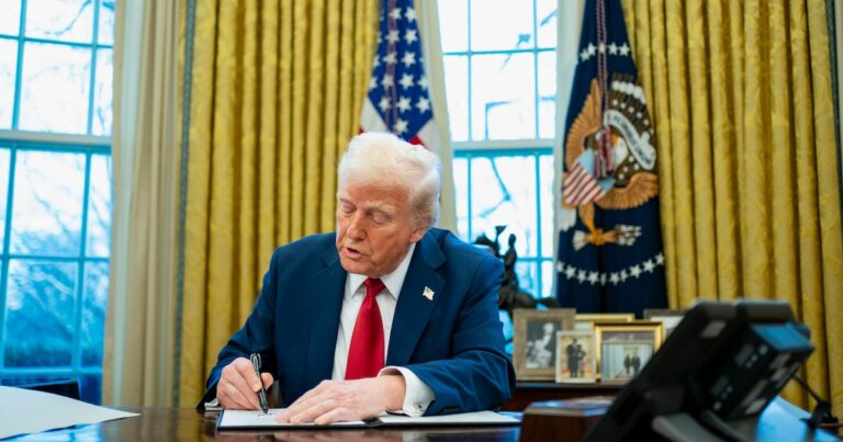 Trump aprobó la fusión entre US Steel y Nippon Steel y aseguró que generará “al menos 70.000 empleos”