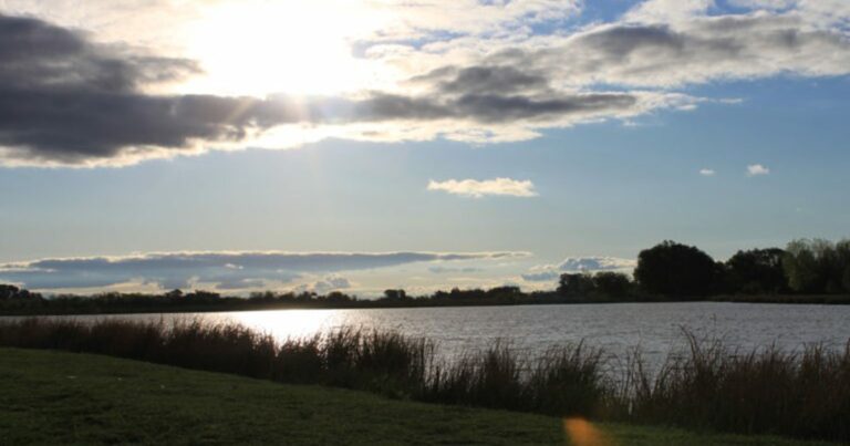 El pueblo con dos lagunas y una reserva natural a menos de 70 km de CABA, ideal para pasar el día