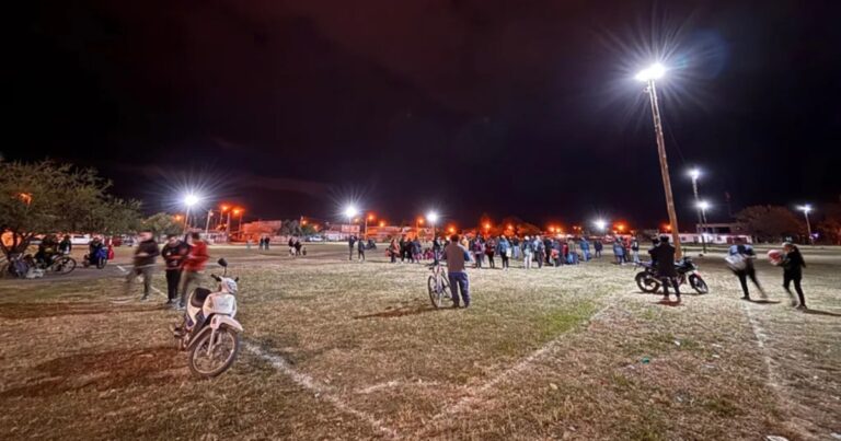 Se hizo la luz: San Benito estrenó luminarias y más seguridad en sus canchas