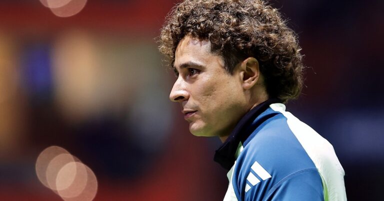 ¡Atención Rayados! Memo Ochoa fue suplente en AVS, en la ida de la serie por la permanencia en Portugal