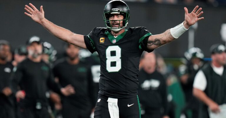 Aaron Rodgers avivó el fuego de los rumores que lo acercan a los Pittsburgh Steelers