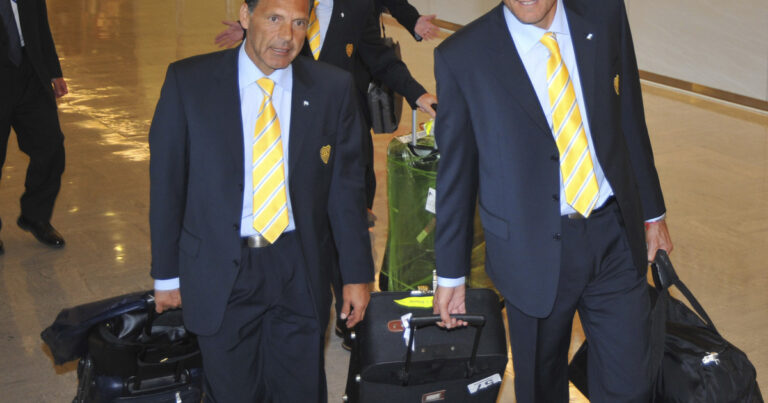 De Mundial a Mundial: la paradoja de la vuelta de Russo a Boca, con la vara en baja