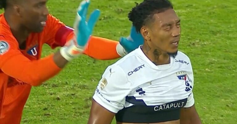 Video: el insólito gol en contra del Choclo Quintero en Universidad Católica vs Liga de Quito