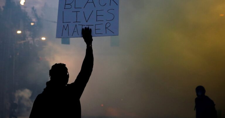 A 5 años del asesinato racista de George Floyd: 9 minutos de tortura policial, un ruego desesperado y una condena inédita