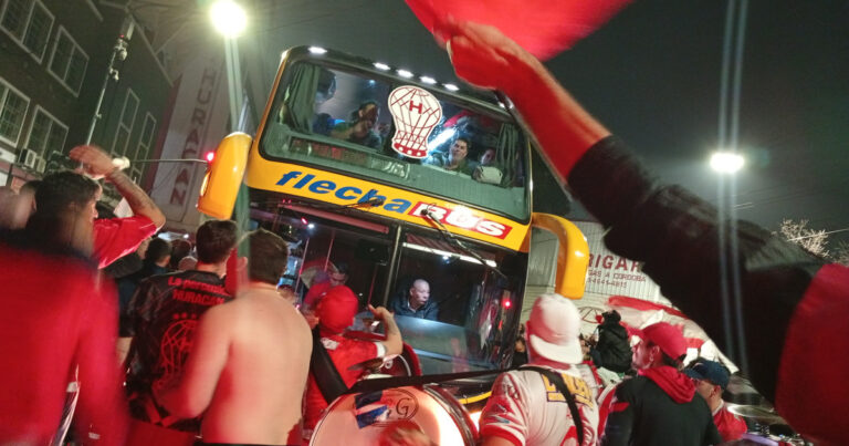 El pedido de los hinchas de Huracán al plantel: “El domingo cueste lo que cueste”