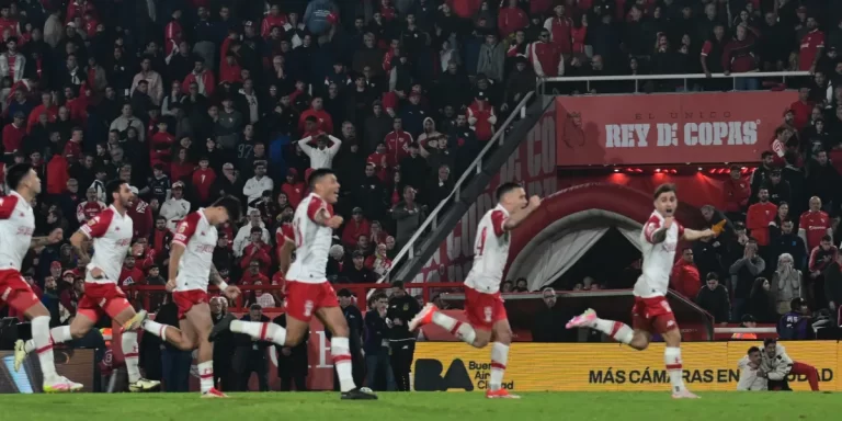Por penales, Huracán derrotó a Independiente y es el primer finalista del Torneo Apertura