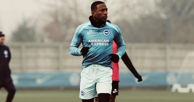 ¿Por qué Pervis Estupiñán no jugó en el Brighton vs Tottenham por la Premier League?