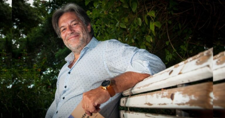 Diego Saravia Tamayo: “Ese es el camino: trabajar la palabra hasta que queda limpio lo que quiere decir el poema”