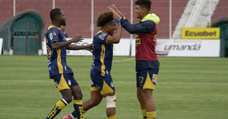 Tercera victoria en fila: Delfín venció a Técnico Universitario y tomó aire con el descenso