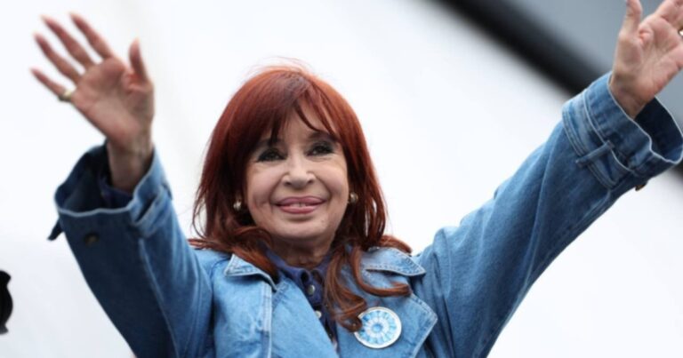 Cristina Kirchner: “Creen que van a sustituir la identidad cultural, estúpidos, no van a poder”