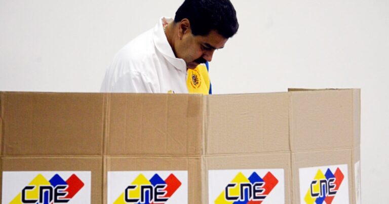 La dictadura de Maduro celebra una nueva farsa electoral en Venezuela con opositores cómplices, secuestros y tensiones con Guyana