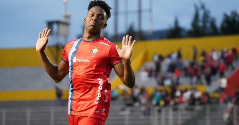 Video: el ex Barcelona que amargó a Emelec con un gol de caño