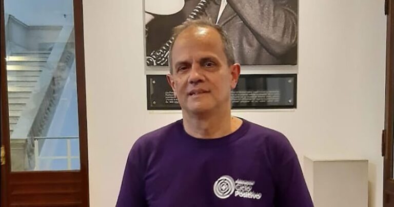 “Tengo VIH, ¿cuál es el problema?”: un diagnóstico a los 50 años, la discriminación laboral y una ley que cambió su destino