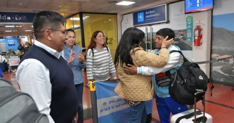 Volvieron los salteños que jugaron al fútbol en el Tibet