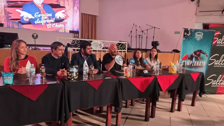 Se presentó el Campeonato Nacional de Natación en Aguas Abiertas Frías, “Desafío del Fuerte”