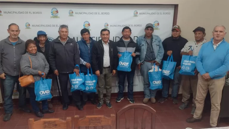 El Gobierno asiste a pequeños productores ganaderos con kit veterinarios