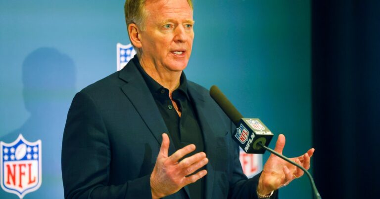 Roger Goodell y los dueños de las franquicias de NFL discuten cambios en el tope salarial