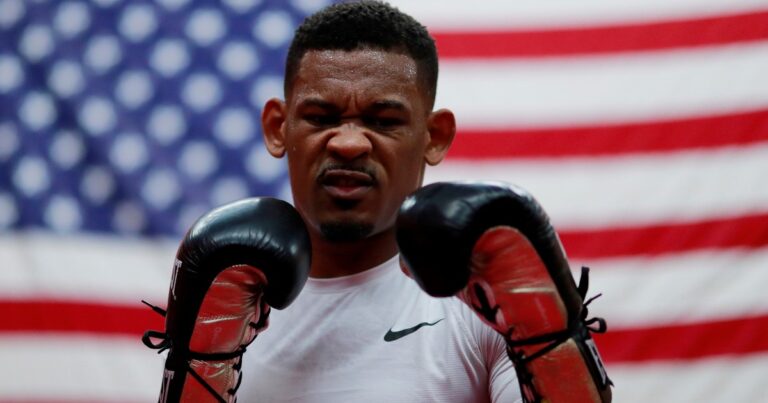 Le dijeron que no podría volver a caminar, superó un cáncer, salió campeón del mundo y peleó con Canelo Álvarez