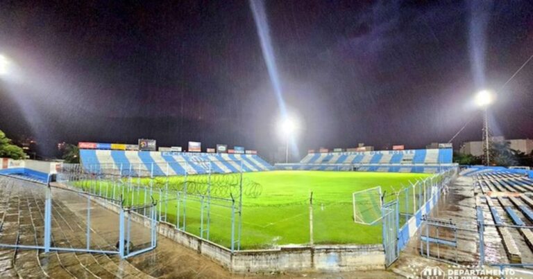 Gimnasia y Tiro vuelve a jugar de noche: cuándo fue la última vez que usó su iluminación en la Primera Nacional