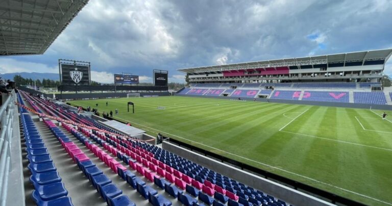 Copa Libertadores: casi medio estadio de Independiente del Valle para Barcelona y una “invitación especial” para Antonio Álvarez