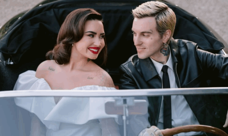 Demi Lovato se casó en una boda íntima en California: las fotos de su impaciente vestido