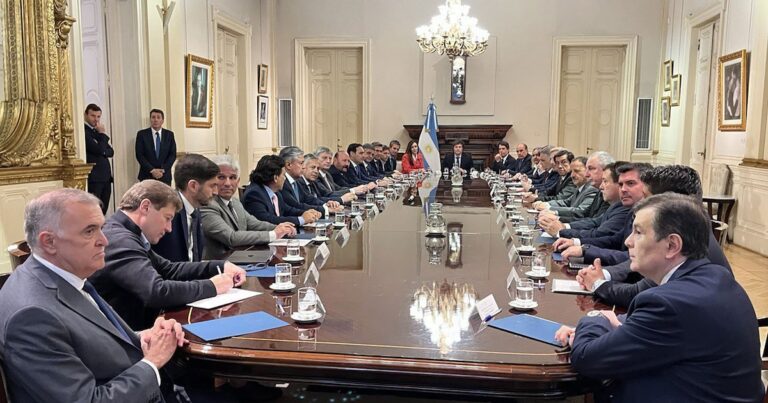 Dólares “del colchón”: las provincias esperan la letra chica del proyecto de ley y el Gobierno las instará a adherir