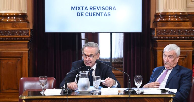 AGN: preocupación por los contratos de las vacunas contra el COVID-19 y el material reservado