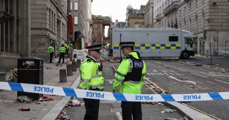 Cuatro personas permanecen en estado crítico tras el atropello masivo durante el desfile de celebración del Liverpool