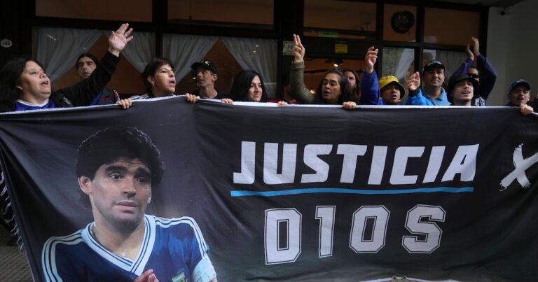 Juicio por Maradona, en vivo: los imputados llegan a San Isidro en un clima de incertidumbre por el futuro del debate
