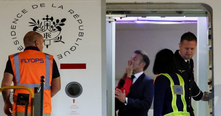Las fotos de Brigitte y Emmanuel Macron el día después del escándalo del avión