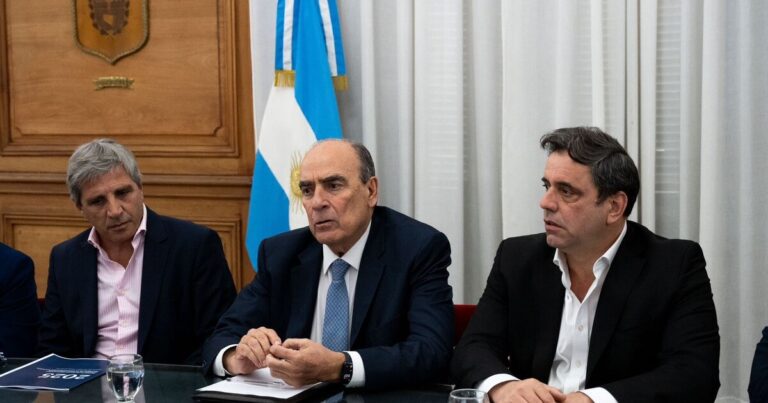 Guillermo Francos tendrá hoy un zoom con gobernadores para pedirles que adhieran al plan para el uso de dólares “del colchón”
