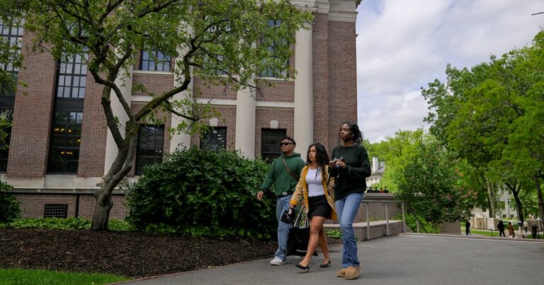 El gobierno de Trump instruyó a las embajadas de Estados Unidos a frenar las entrevistas de visas estudiantiles